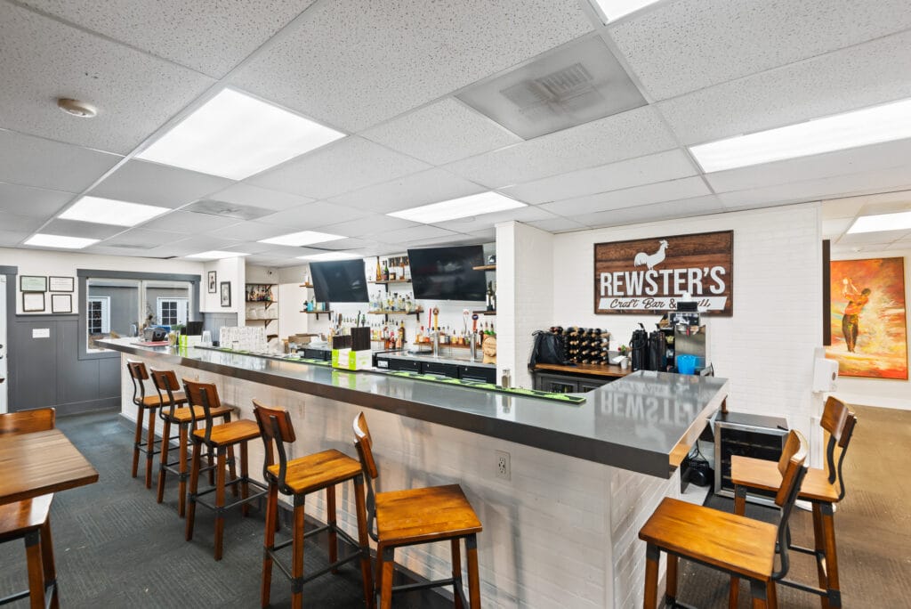 rewsters interior (2)